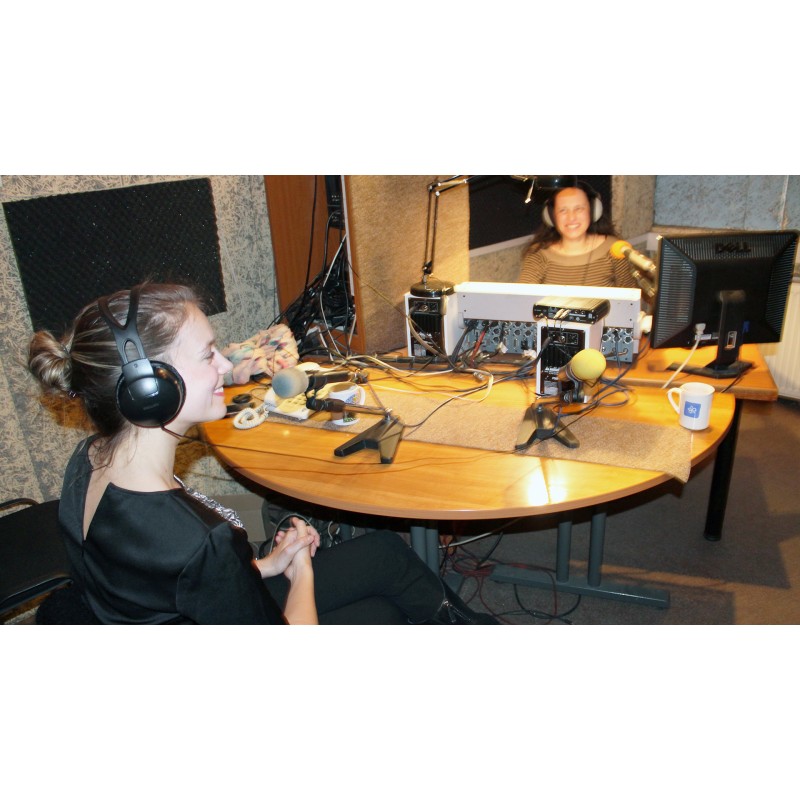 Fantoly Nikolett pályakezdése az Emberi Hang című monodrámában 236